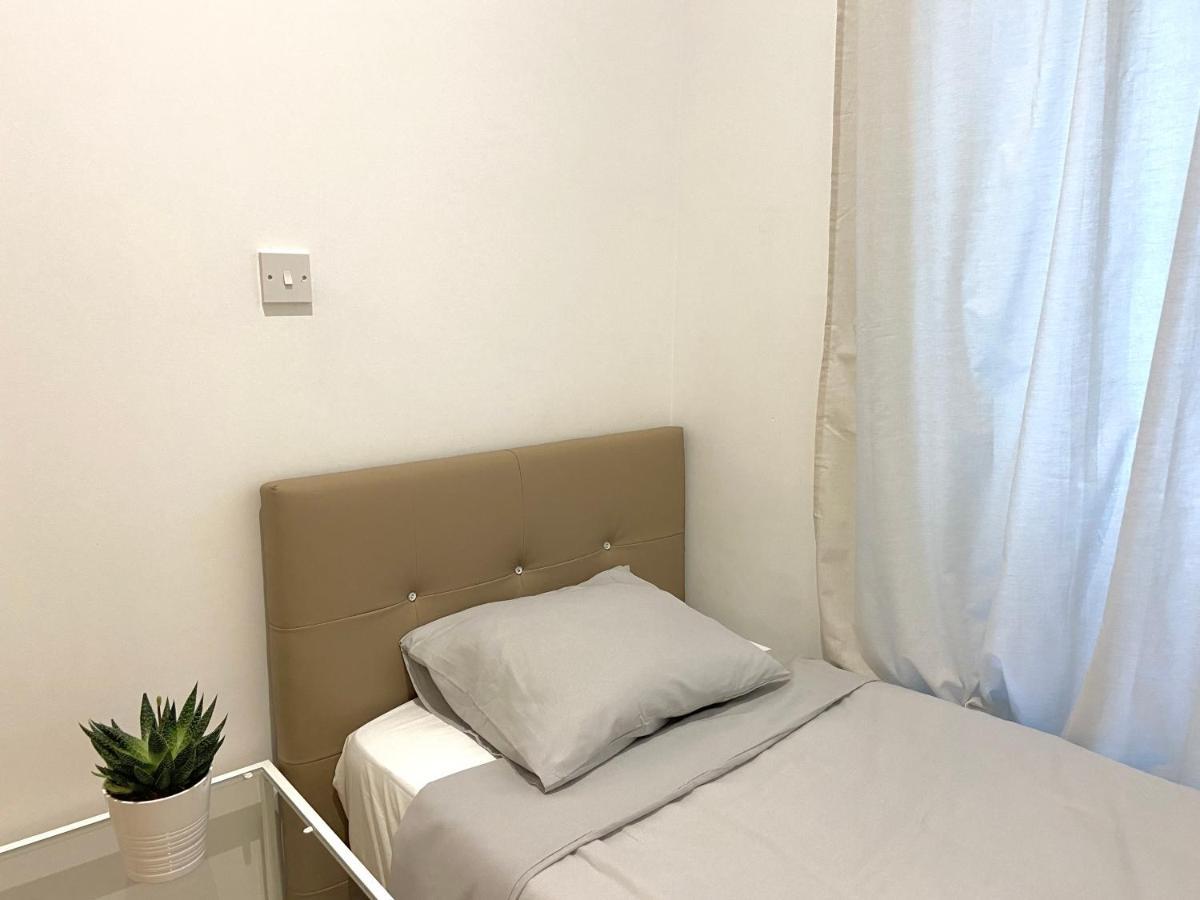 Modern City Centre Two Bedroom Windsor Apartment - Grand Central House Gibraltar Exterior photo