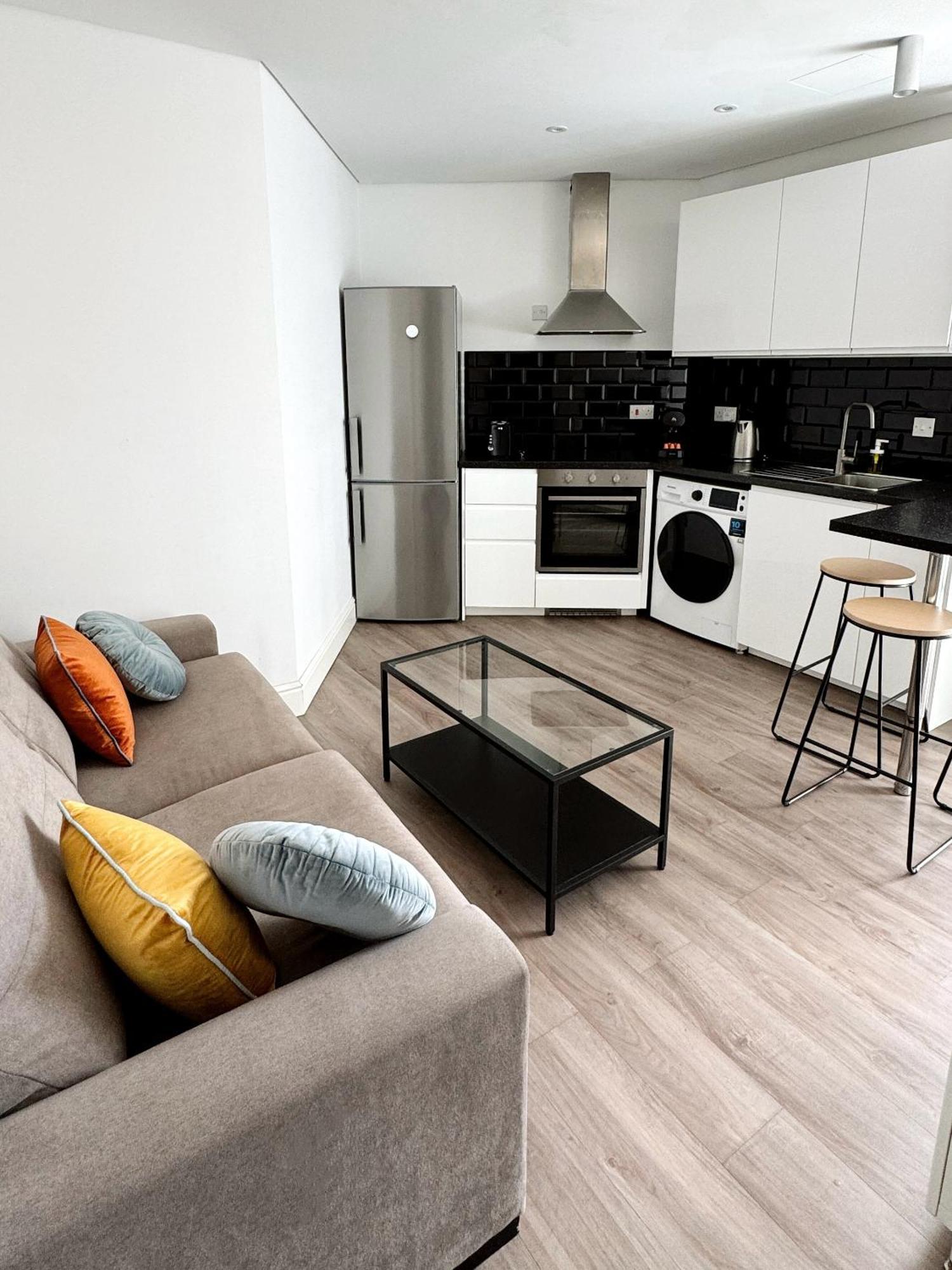 Modern City Centre Two Bedroom Windsor Apartment - Grand Central House Gibraltar Exterior photo