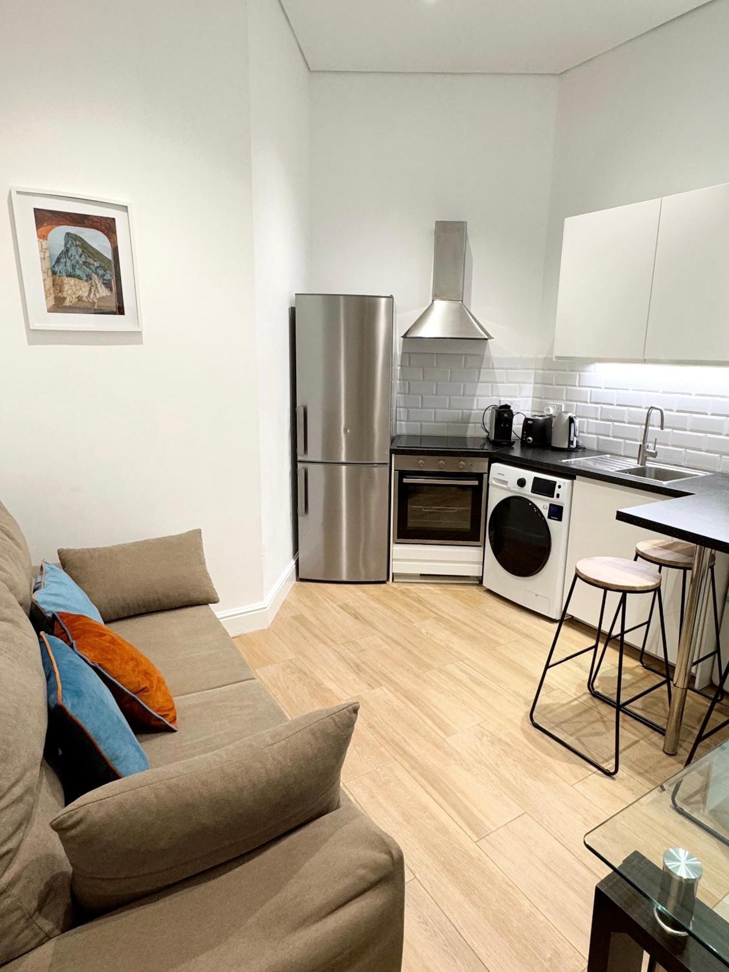 Modern City Centre Two Bedroom Windsor Apartment - Grand Central House Gibraltar Exterior photo